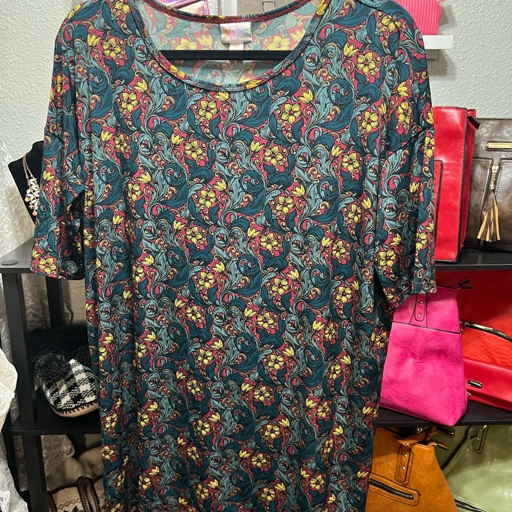 ❤️ $5 Bundle Item LuLaRoe Teal and Yellow Short Sleeve Top